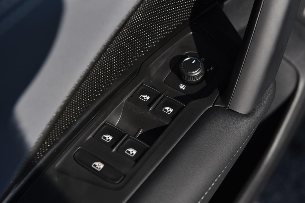 Volkswagen Tiguan Vehicle Full-screen Gallery Image 8