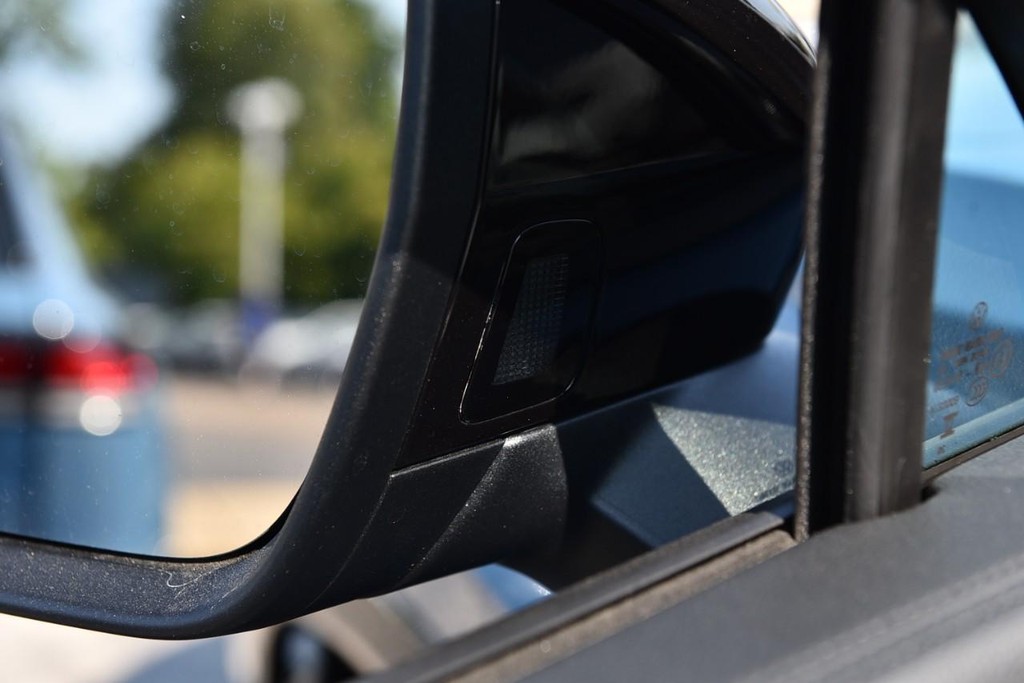 Volkswagen Tiguan Vehicle Full-screen Gallery Image 10