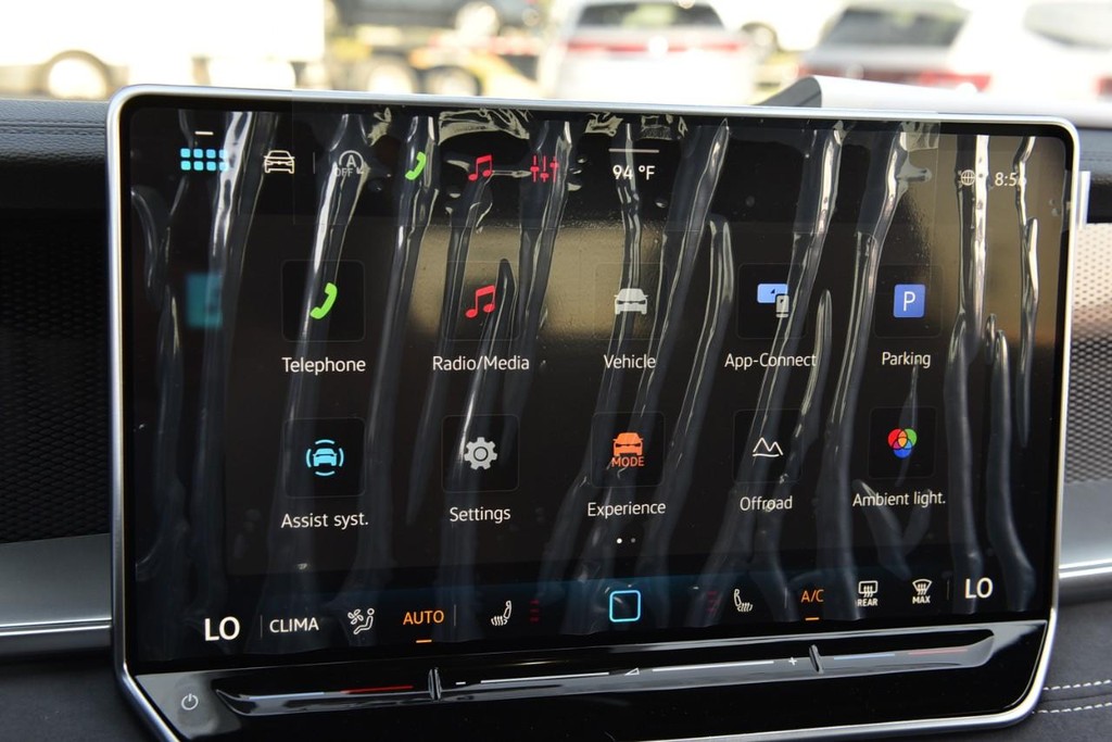 Volkswagen Tiguan Vehicle Full-screen Gallery Image 14