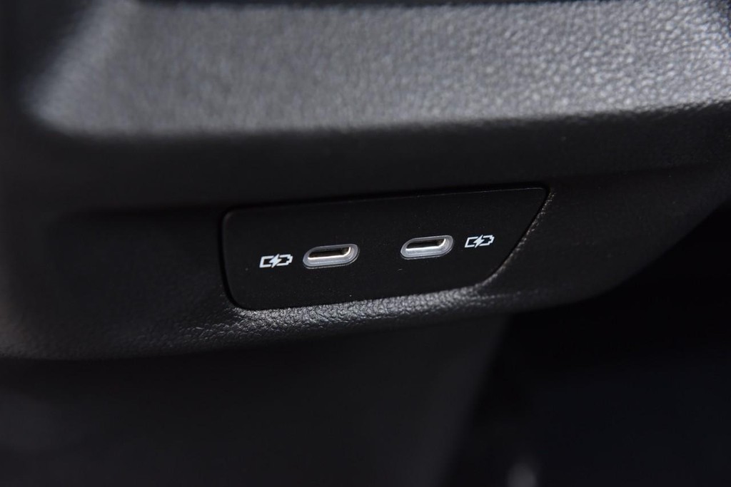 Volkswagen Tiguan Vehicle Full-screen Gallery Image 23