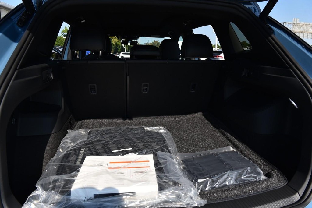 Volkswagen Tiguan Vehicle Full-screen Gallery Image 24