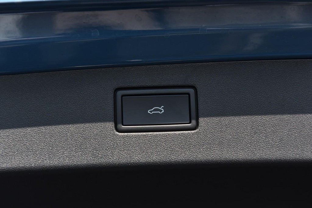 Volkswagen Tiguan Vehicle Full-screen Gallery Image 25