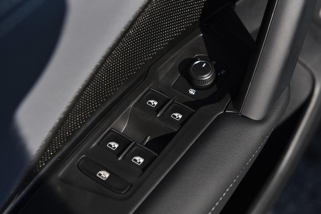 Volkswagen Tiguan Vehicle Image 08