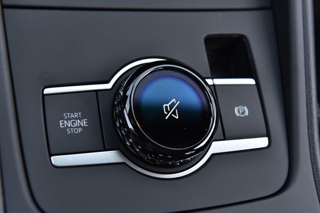 Volkswagen Tiguan Vehicle Image 16