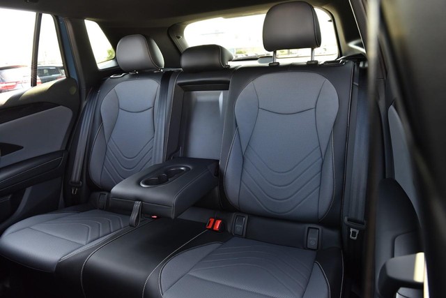 Volkswagen Tiguan Vehicle Image 21