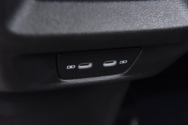 Volkswagen Tiguan Vehicle Image 23