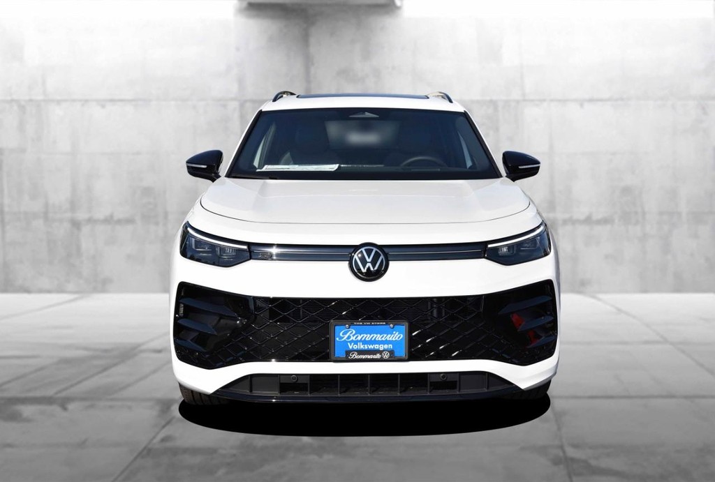 Volkswagen Tiguan Vehicle Full-screen Gallery Image 4