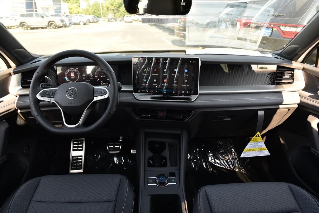 Volkswagen Tiguan Vehicle Full-screen Gallery Image 7