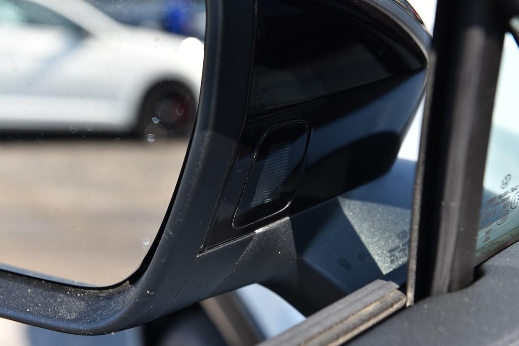 Volkswagen Tiguan Vehicle Full-screen Gallery Image 10
