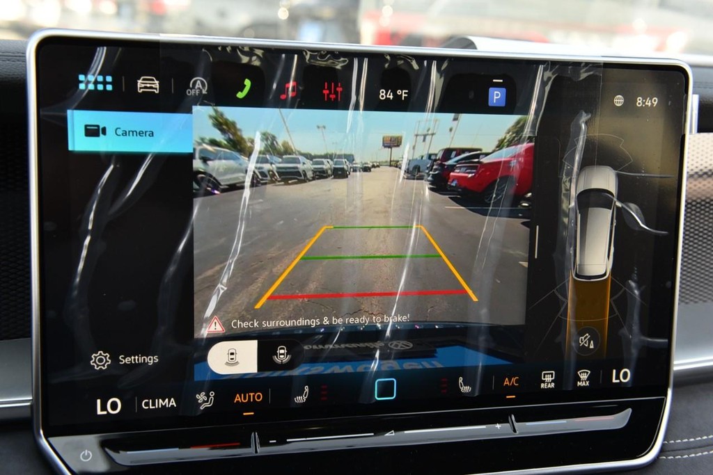 Volkswagen Tiguan Vehicle Full-screen Gallery Image 13