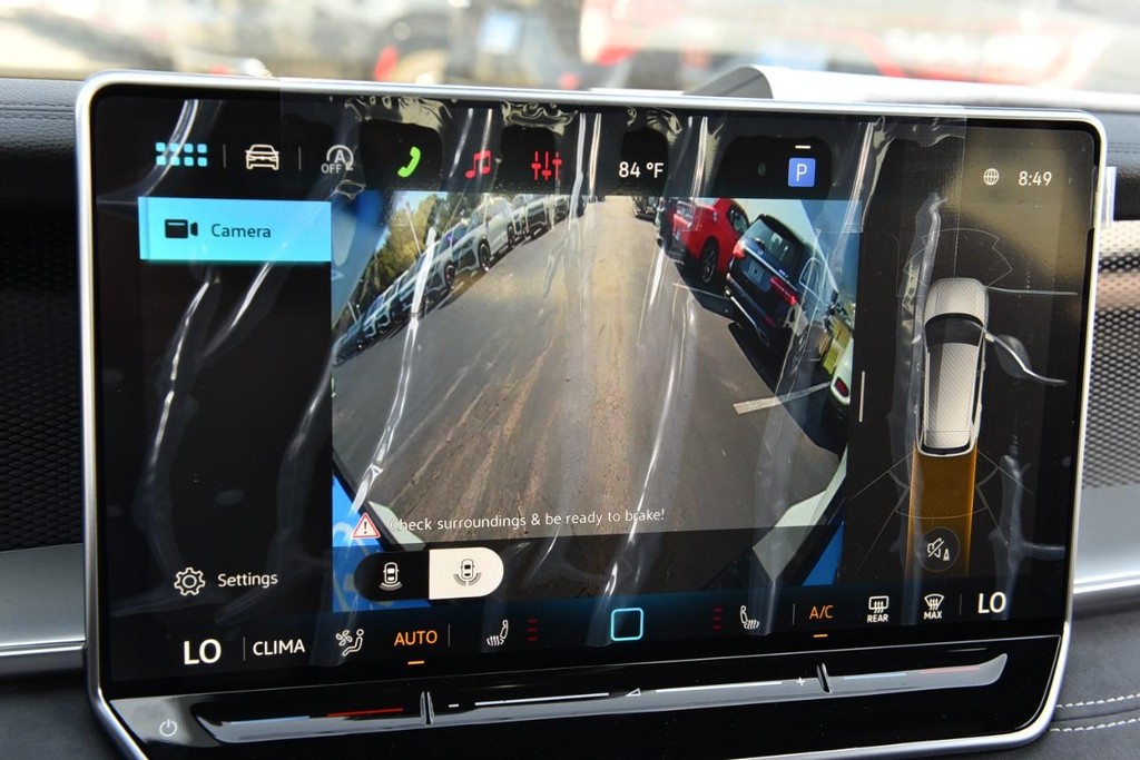 Volkswagen Tiguan Vehicle Full-screen Gallery Image 14