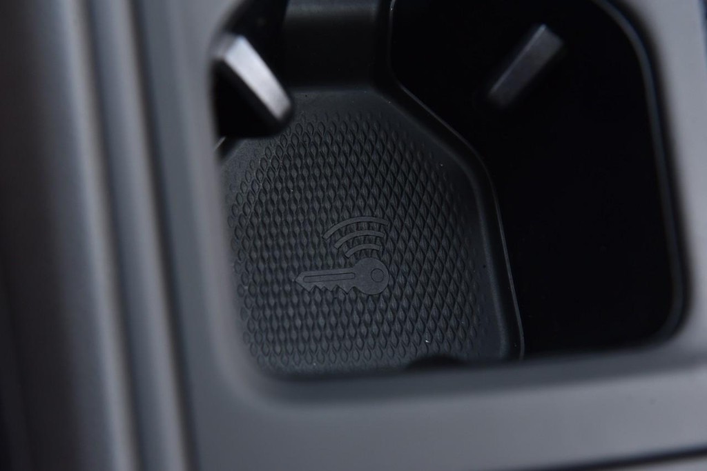 Volkswagen Tiguan Vehicle Full-screen Gallery Image 16