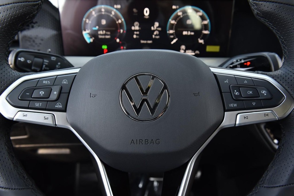 Volkswagen Tiguan Vehicle Full-screen Gallery Image 18