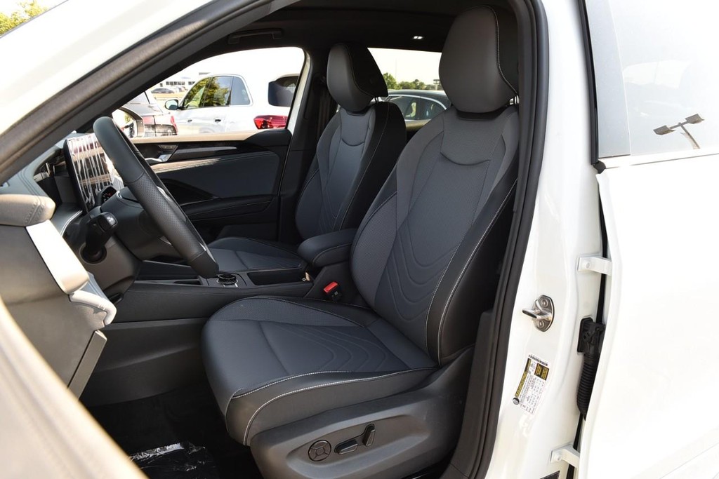 Volkswagen Tiguan Vehicle Full-screen Gallery Image 19