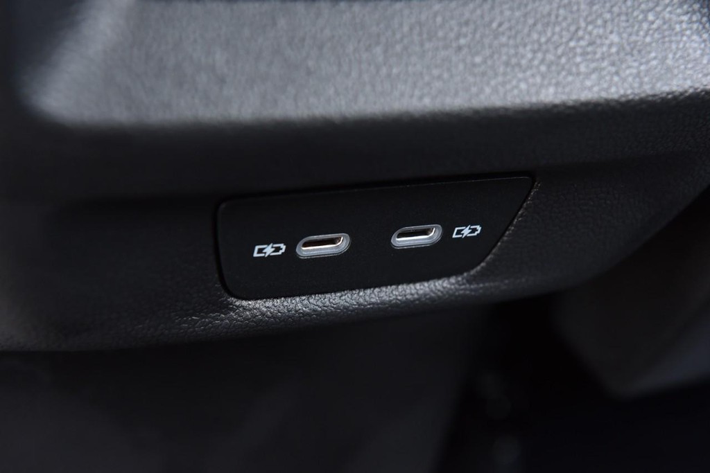 Volkswagen Tiguan Vehicle Full-screen Gallery Image 24