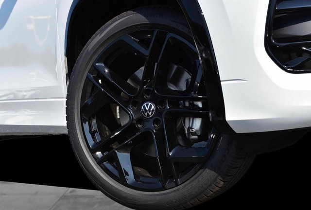 Volkswagen Tiguan Vehicle Image 03