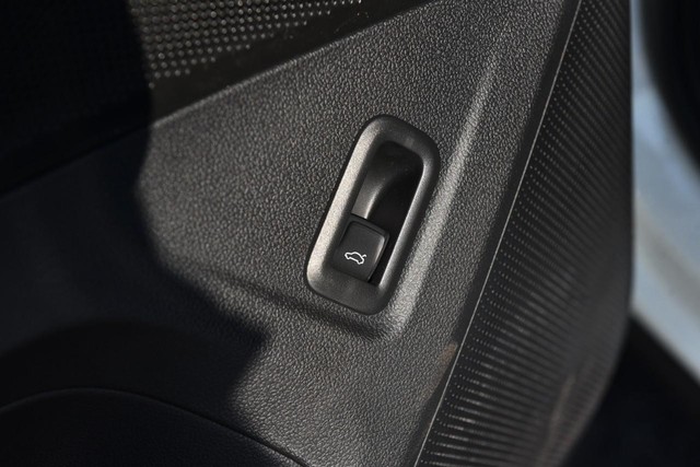 Volkswagen Tiguan Vehicle Image 09
