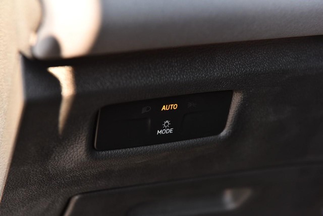 Volkswagen Tiguan Vehicle Image 11