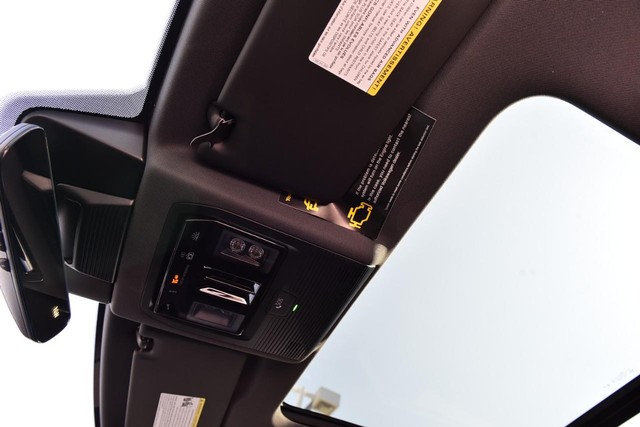 Volkswagen Tiguan Vehicle Image 21