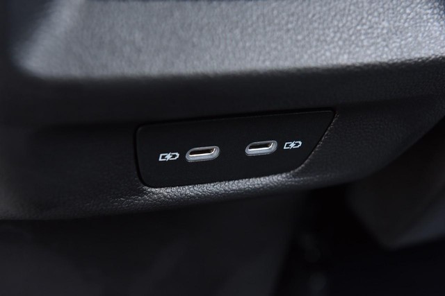 Volkswagen Tiguan Vehicle Image 24