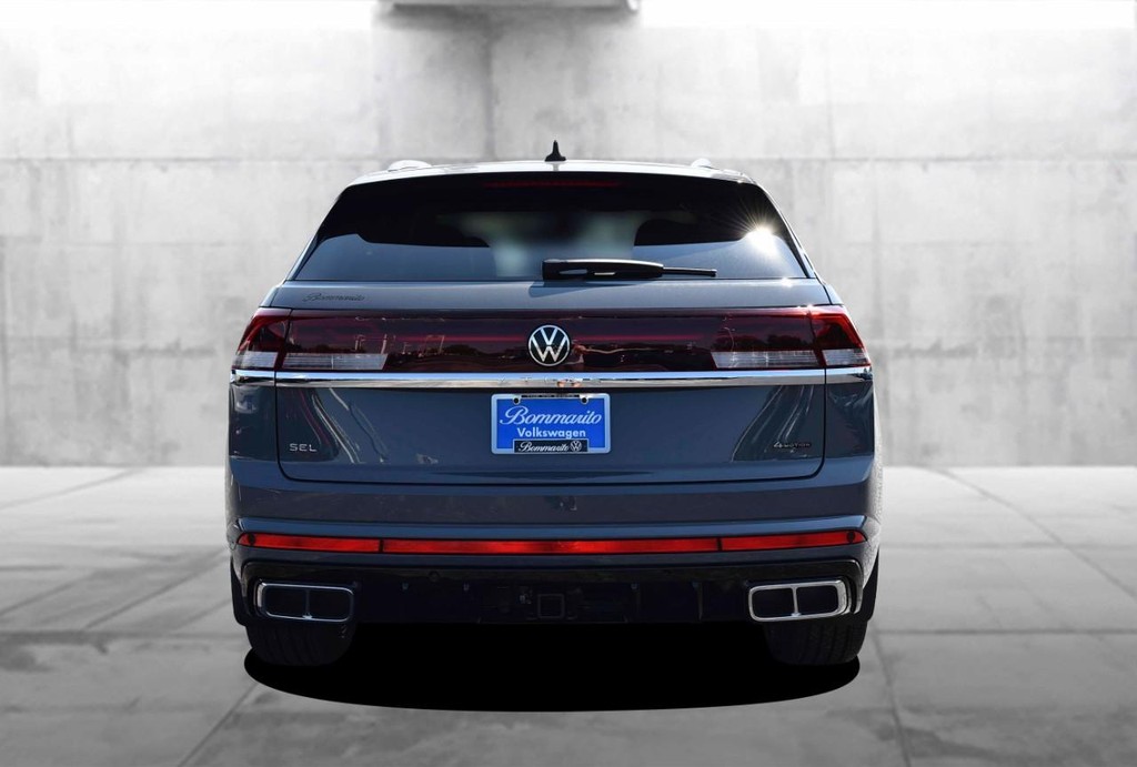 Volkswagen Golf GTI Vehicle Full-screen Gallery Image 6
