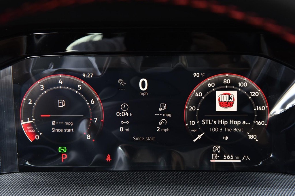 Volkswagen Golf GTI Vehicle Full-screen Gallery Image 11