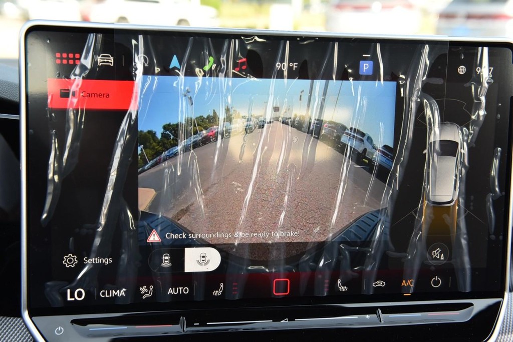 Volkswagen Golf GTI Vehicle Full-screen Gallery Image 13