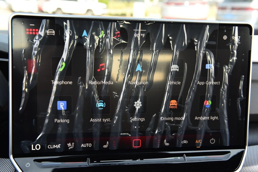 Volkswagen Golf GTI Vehicle Full-screen Gallery Image 14