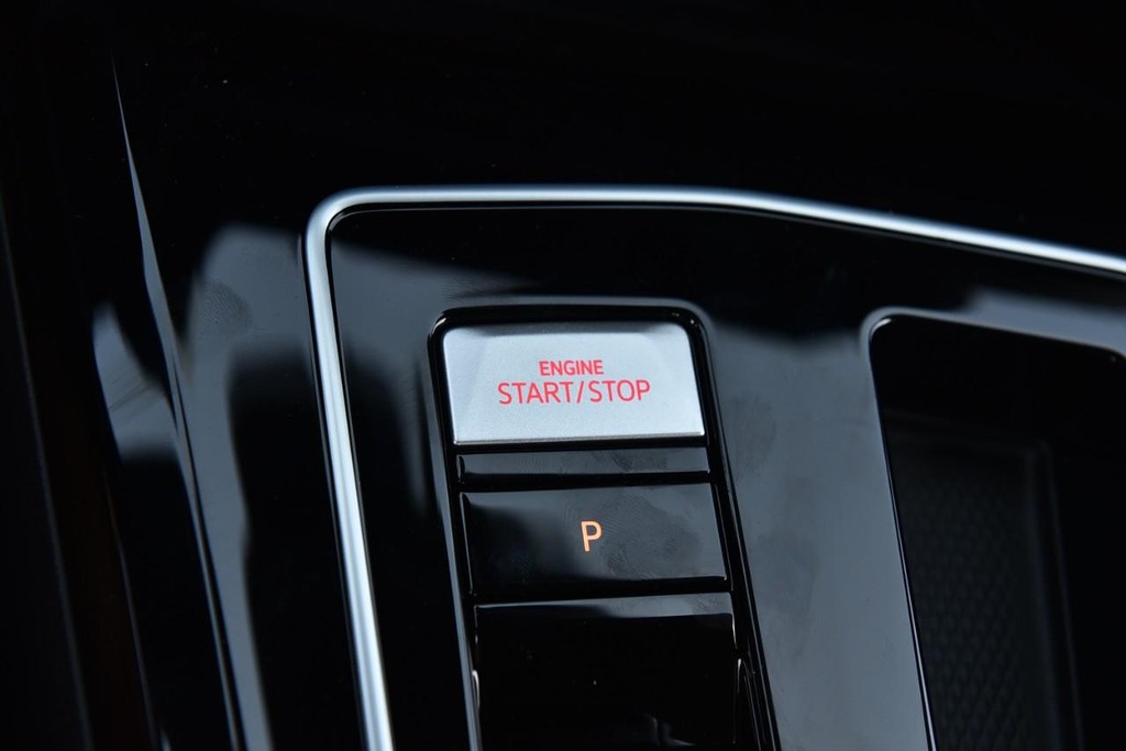Volkswagen Golf GTI Vehicle Full-screen Gallery Image 17