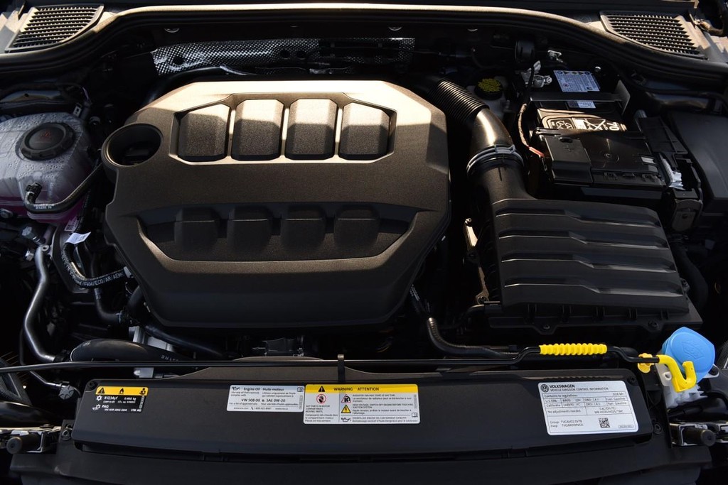Volkswagen Golf GTI Vehicle Full-screen Gallery Image 25