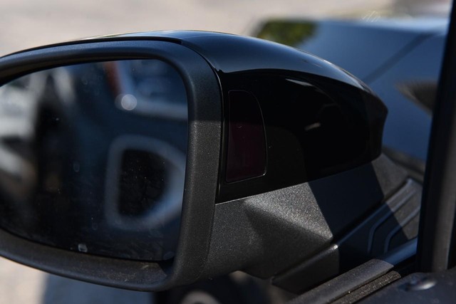 Volkswagen Golf GTI Vehicle Image 09