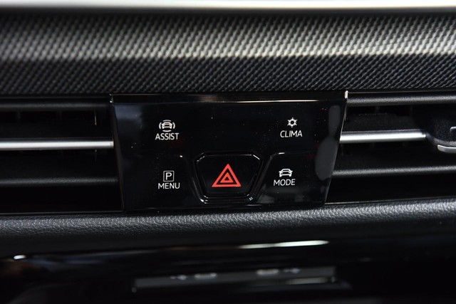 Volkswagen Golf GTI Vehicle Image 15