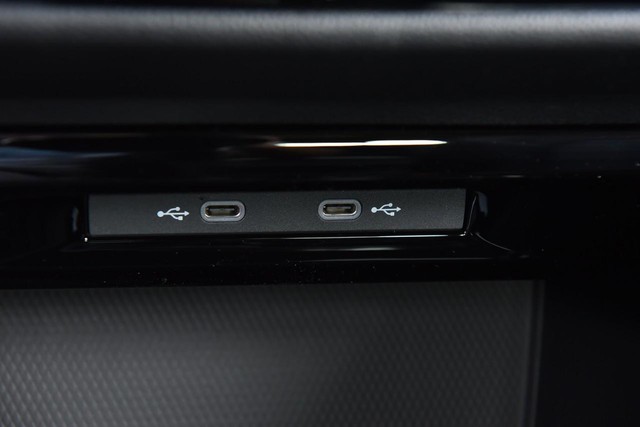 Volkswagen Golf GTI Vehicle Image 16