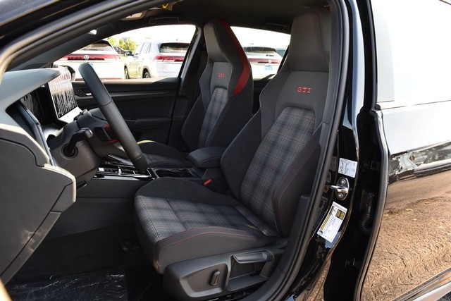Volkswagen Golf GTI Vehicle Image 19