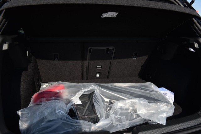 Volkswagen Golf GTI Vehicle Image 24