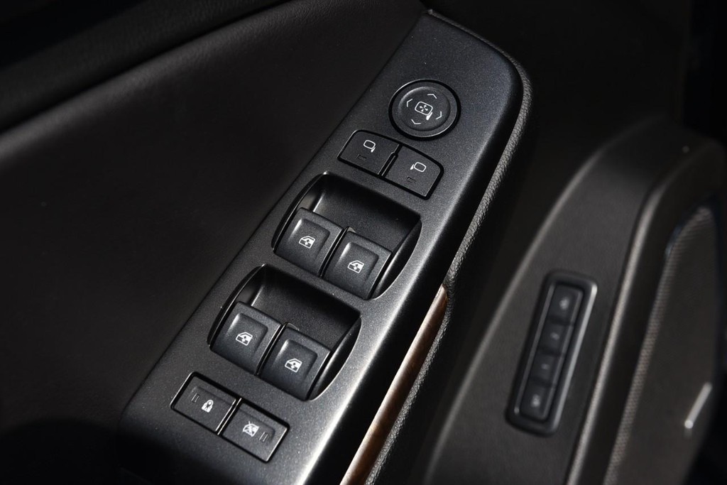 Chevrolet Tahoe Vehicle Full-screen Gallery Image 08