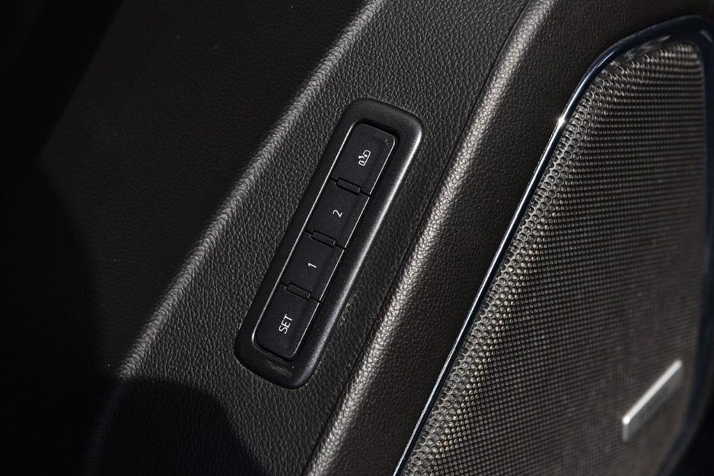 Chevrolet Tahoe Vehicle Full-screen Gallery Image 09