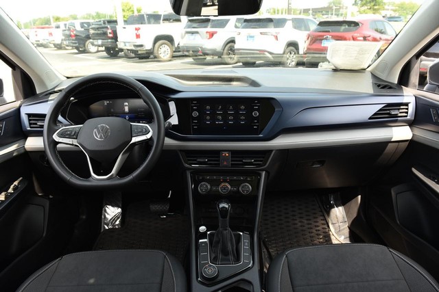 Volkswagen Taos Vehicle Image 07