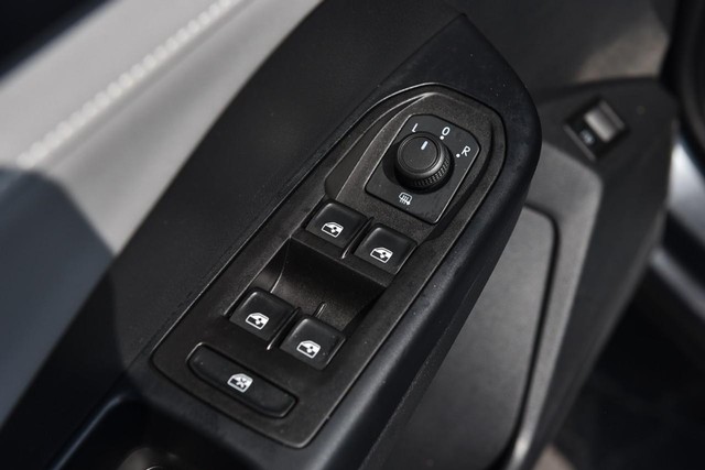 Volkswagen Taos Vehicle Image 08
