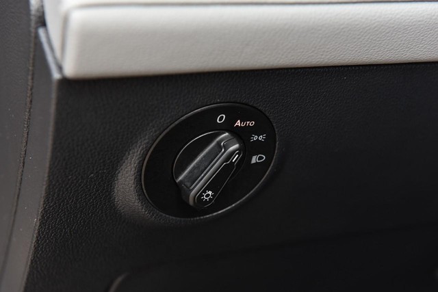 Volkswagen Taos Vehicle Image 11