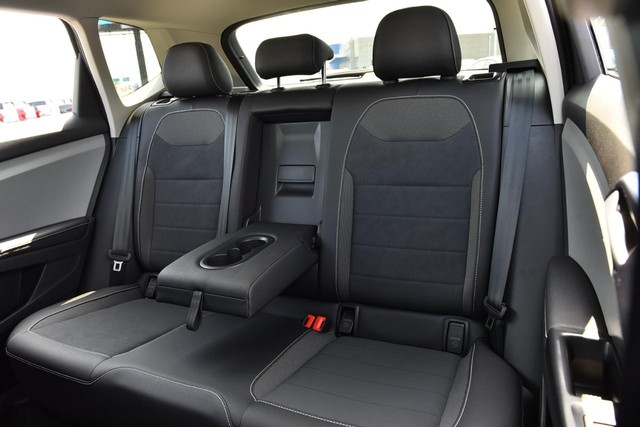 Volkswagen Taos Vehicle Image 23