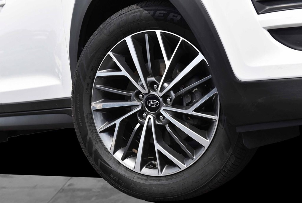 Hyundai Tucson Vehicle Full-screen Gallery Image 03