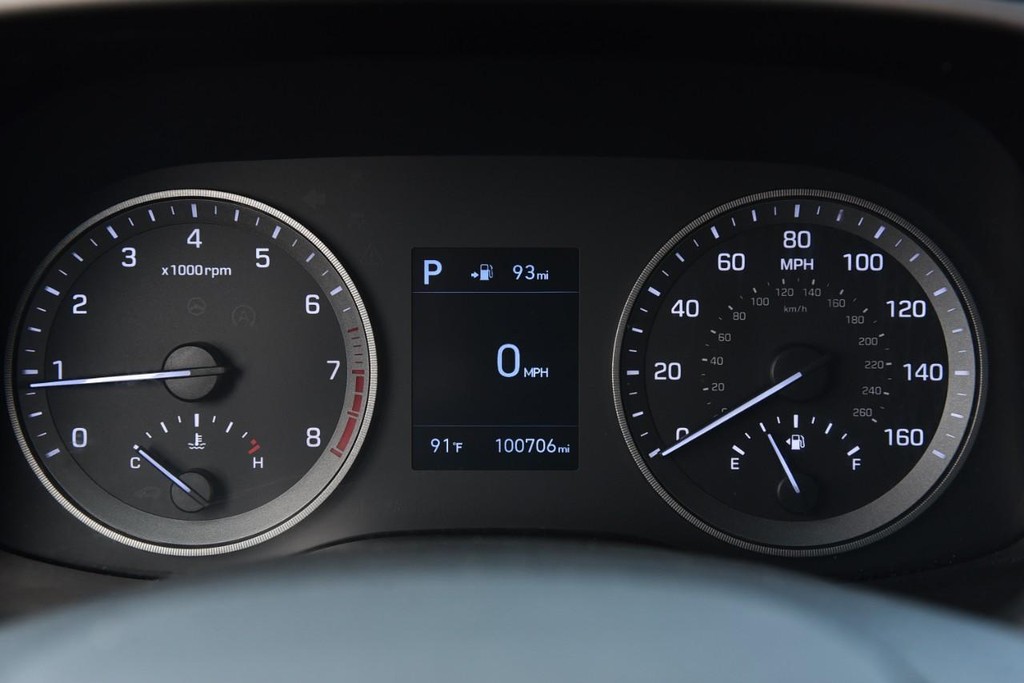 Hyundai Tucson Vehicle Full-screen Gallery Image 11