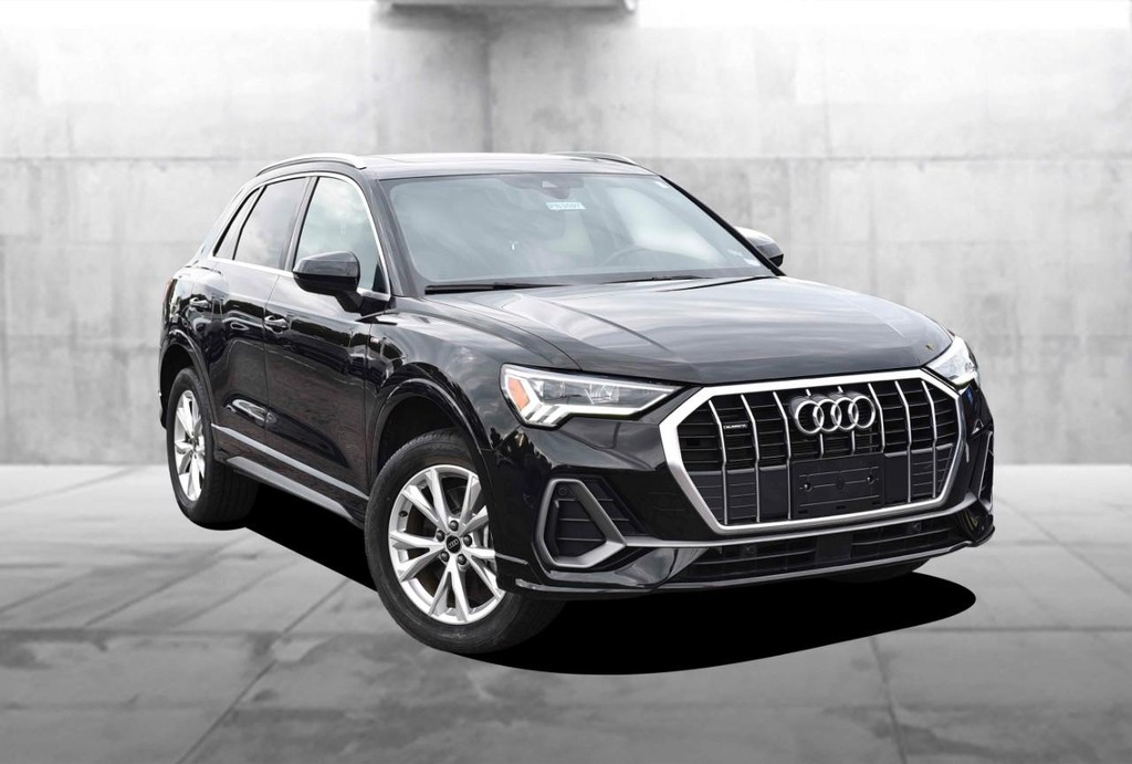 Audi Q3 Vehicle Full-screen Gallery Image 2