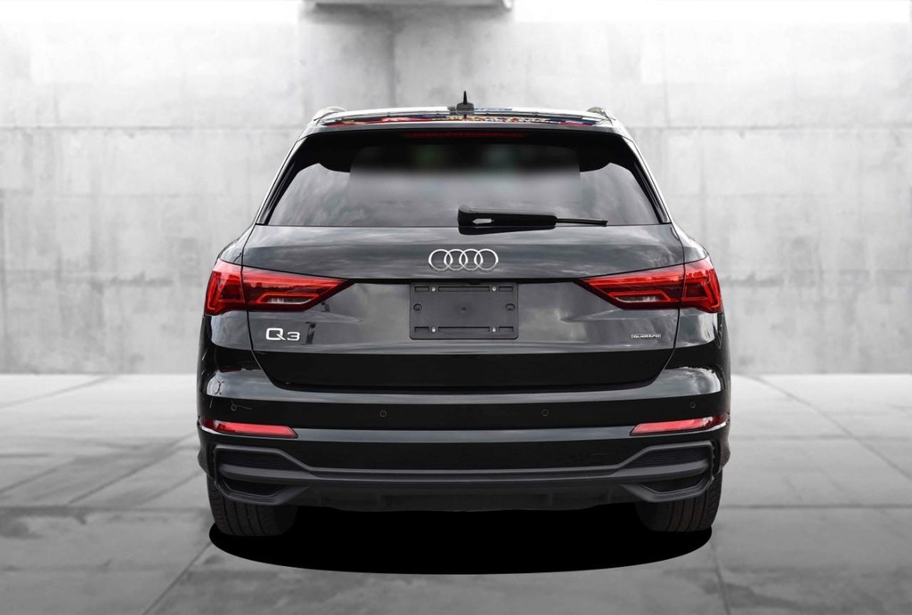 Audi Q3 Vehicle Full-screen Gallery Image 6