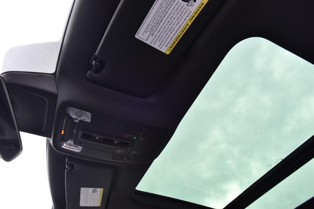 Audi Q3 Vehicle Full-screen Gallery Image 20