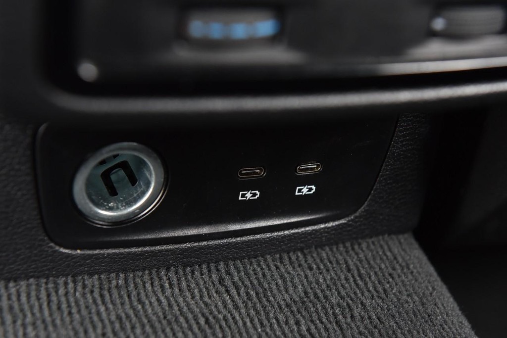 Audi Q3 Vehicle Full-screen Gallery Image 23