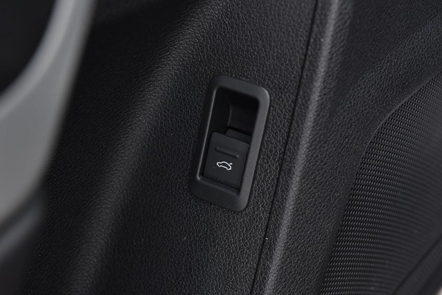 Audi Q3 Vehicle Image 09