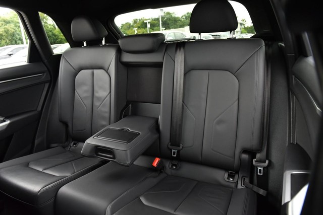 Audi Q3 Vehicle Image 21