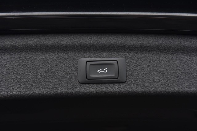 Audi Q3 Vehicle Image 25